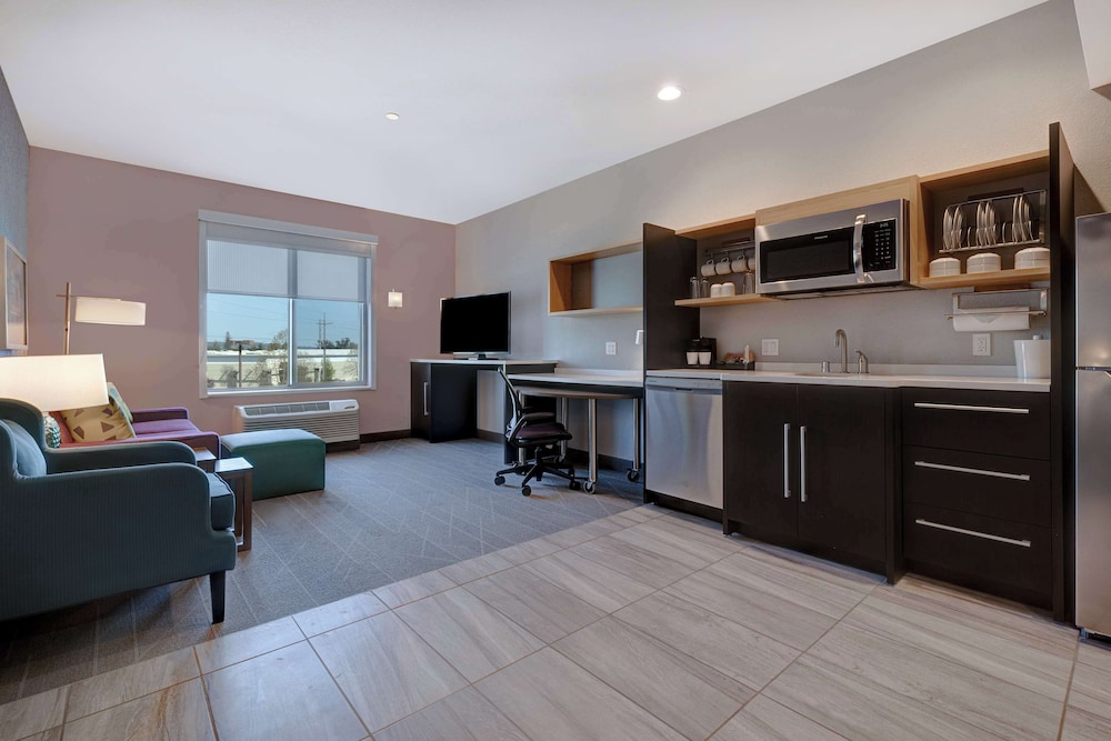 Suite, 1 Bedroom, Accessible, Mountain View (Roll In Shower) - Photo 3