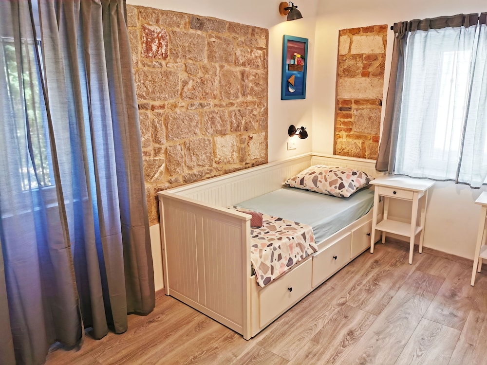 City Villa, 3 Bedrooms, Kitchen - Photo 26