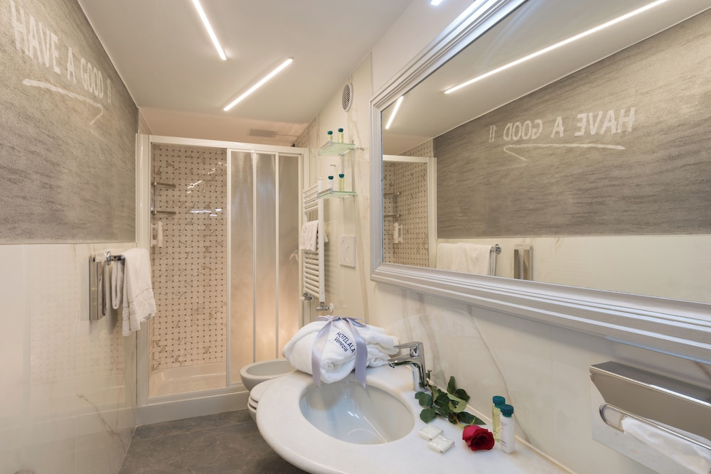Deluxe Room View, with double bed or 2 single beds photo 2