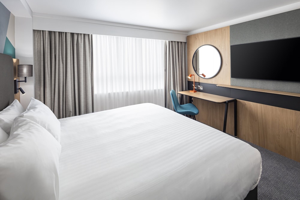Standard Room, 1 King Bed (Super King, Minifridge) - Photo 2