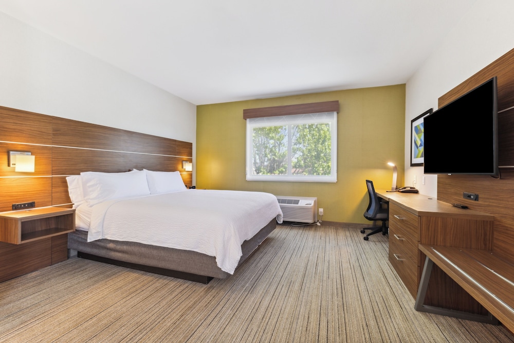 Standard Room, 1 King Bed - Photo 3