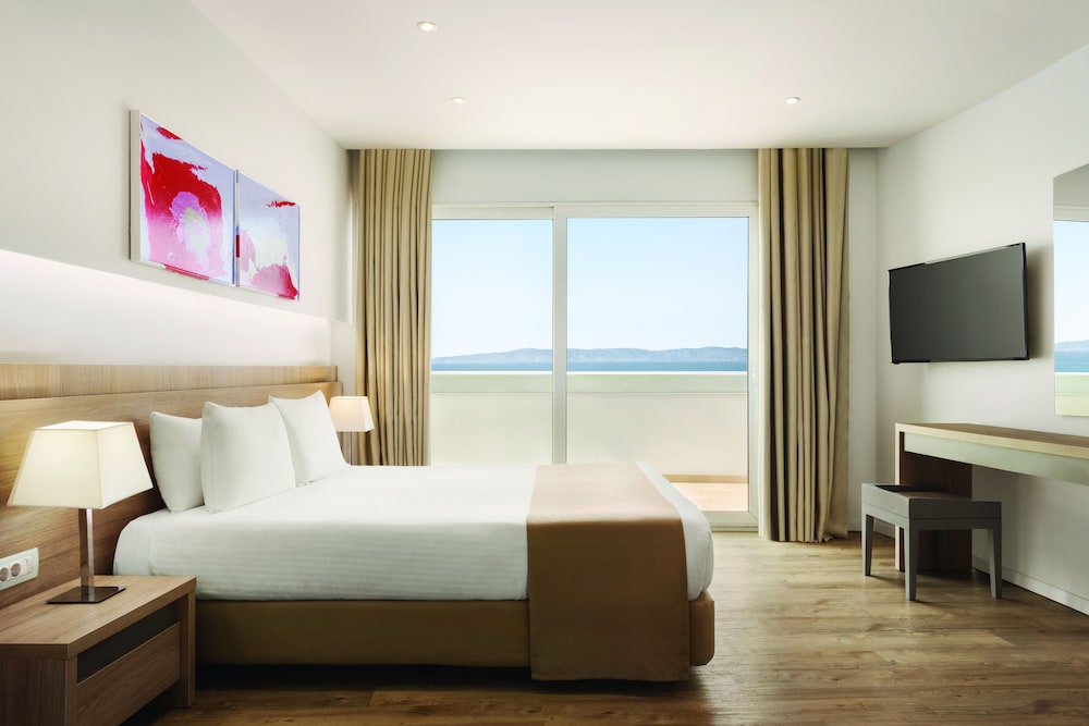 Suite, 1 Bedroom, Partial Sea View