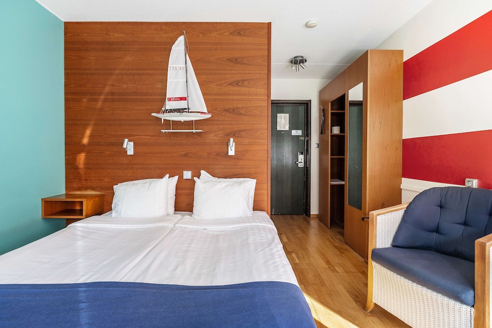 Superior Room, 1 Queen Bed, Non Smoking, Lake View photo 2