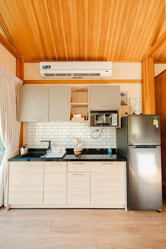 Two Bedroom Suite with Kitchen (Breakfast Included, Dinner Not Included) - Photo 16