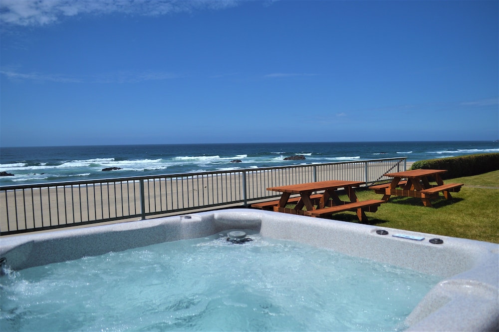 House, 3 Bedrooms, Hot Tub, Beachfront (Beach Access) photo 2
