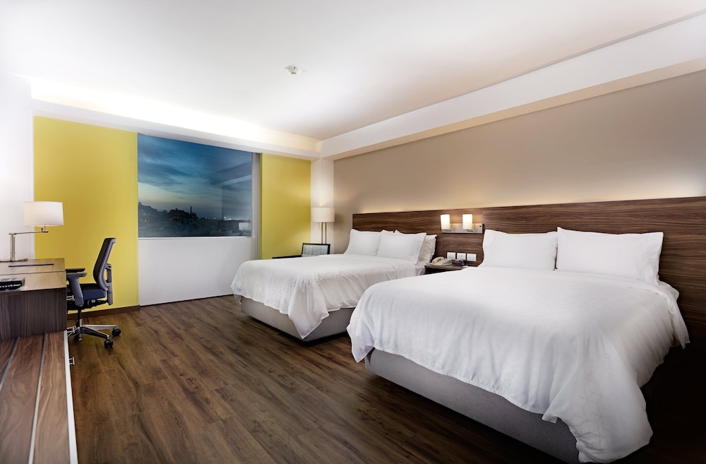 Standard Room, 2 Queen Beds photo 2