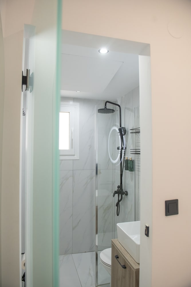Deluxe Double Room with Balcony photo 2