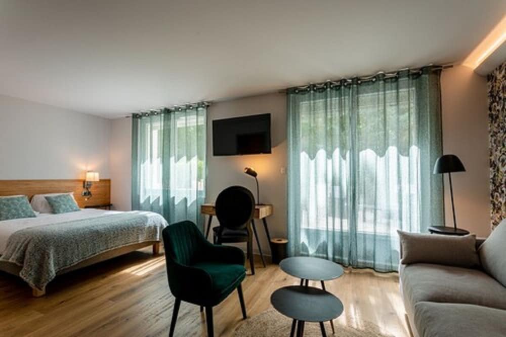 Deluxe Room - Photo 5