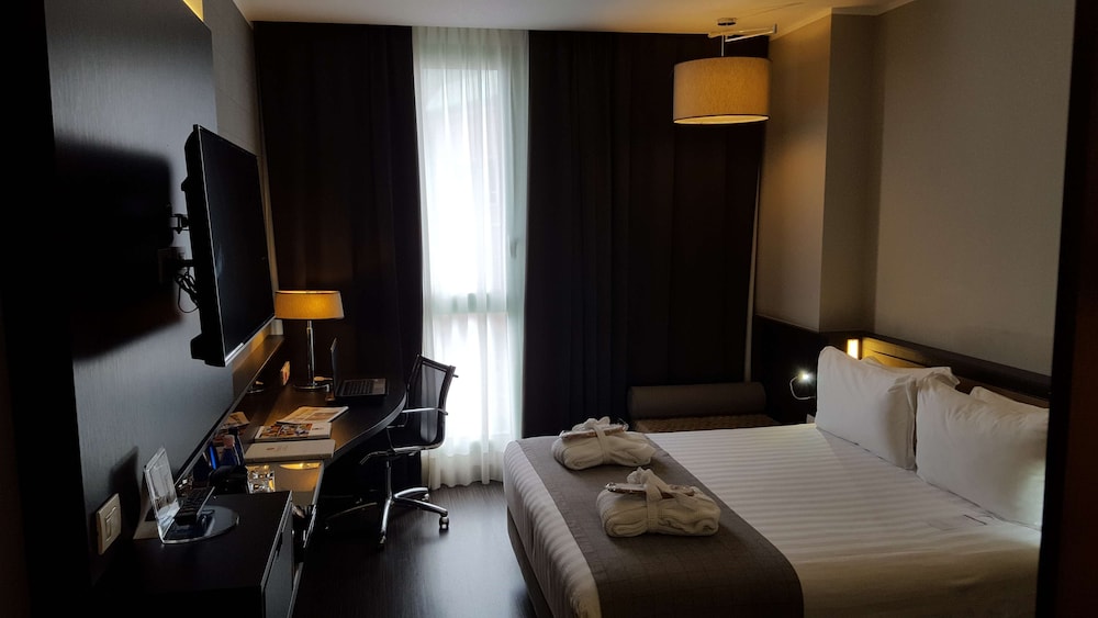 Standard Room, Multiple Beds, Non Smoking photo 2