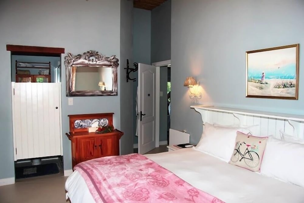 Deluxe Suite, 1 Bedroom (Finch) photo 1
