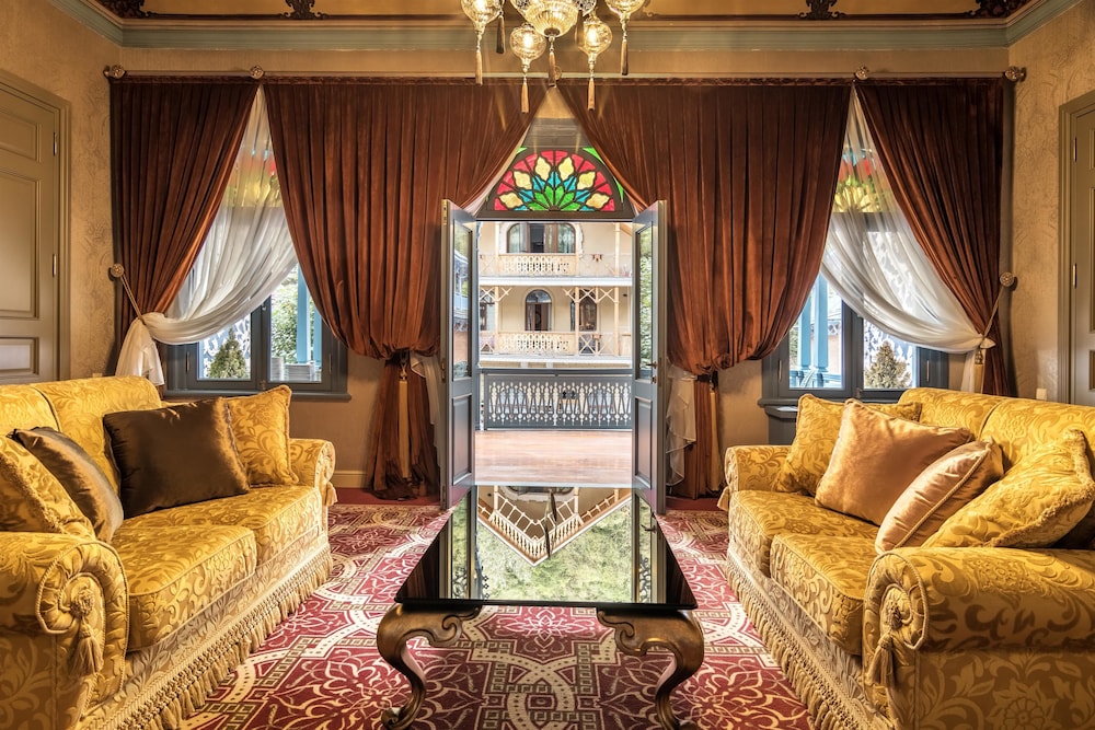 Suite, 1 Queen Bed, Balcony photo 1