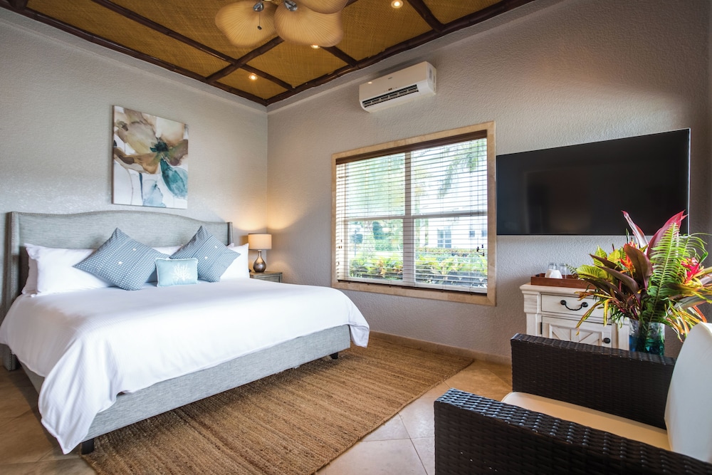 Suite, 3 Bedrooms, Beachfront photo 3