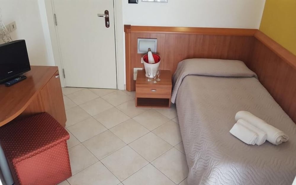 Classic Single Room
