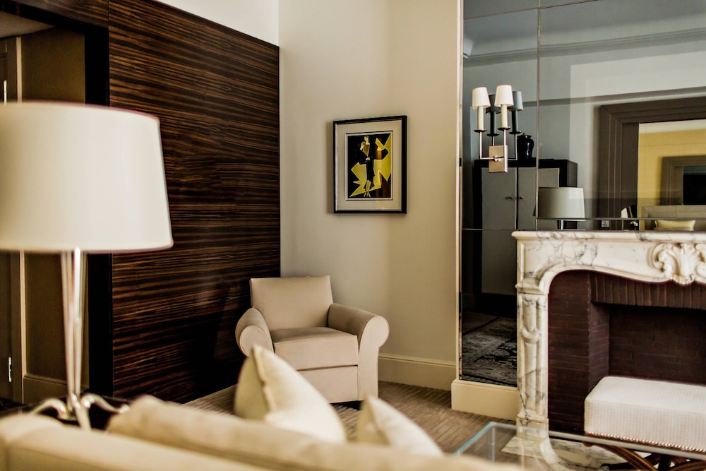Macassar Suite Terrace thumbnail 5