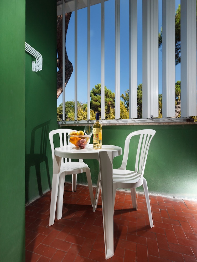 Classic Triple Room, Balcony - Photo 4