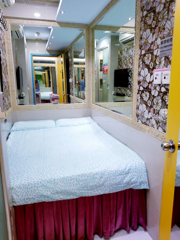 Double Room, No Windows (Mini) photo 3