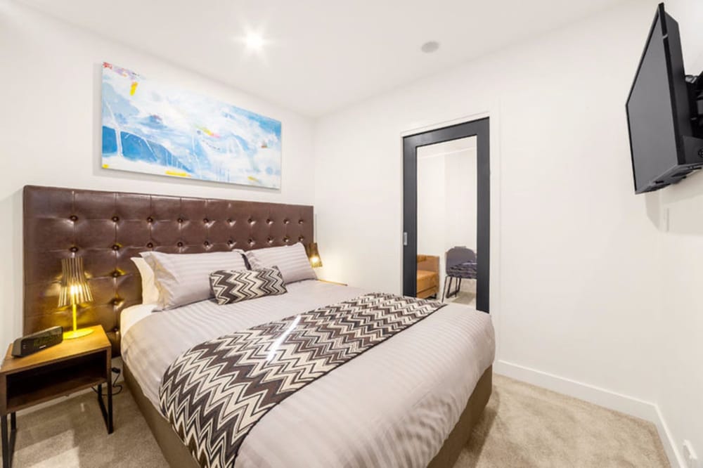 Deluxe One Bedroom Suite