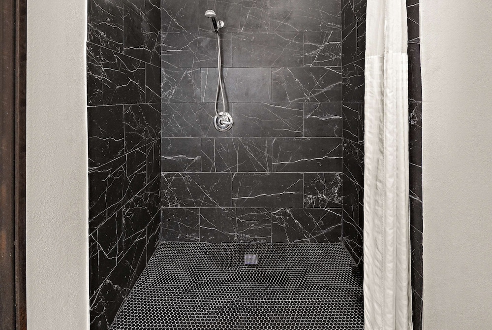 2 Beds Queen Suite Non Smoking Accessible with Walk in Shower - Photo 10