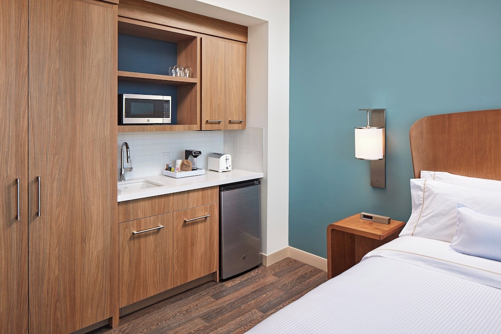 Room, 1 King Bed (Hearing Accessible) - Photo 2