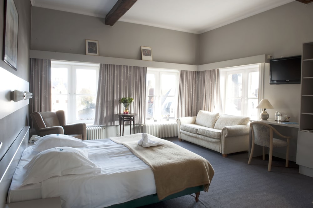 Basic Double or Twin Room, Canal View - Photo 7