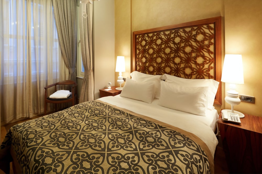 Economy Double Room, 1 King Bed photo 2