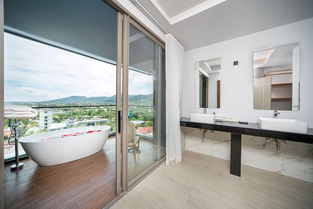 Panorama Executive Suite photo 2