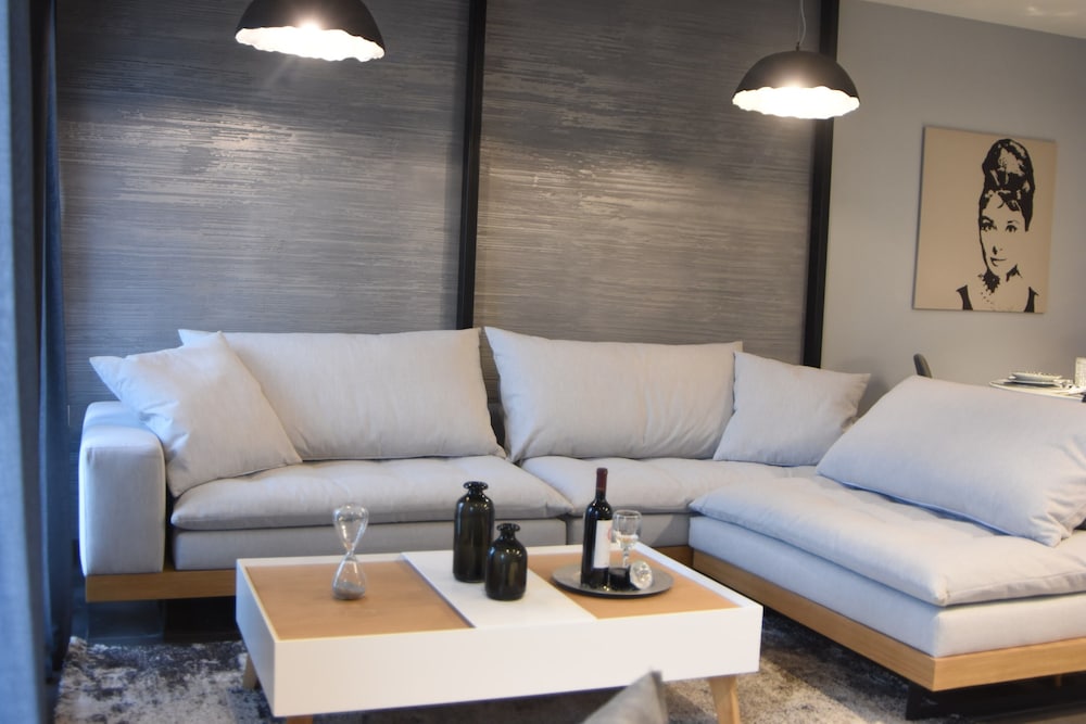 Luxury Apartment (Comely)
