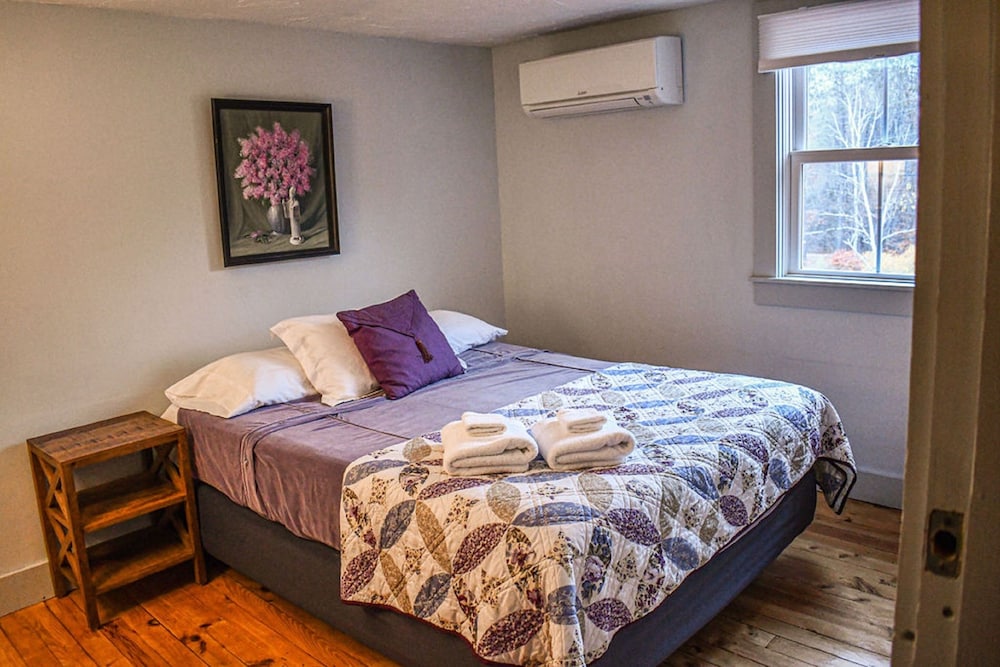Classic Room, 1 Queen Bed, Courtyard View photo 2