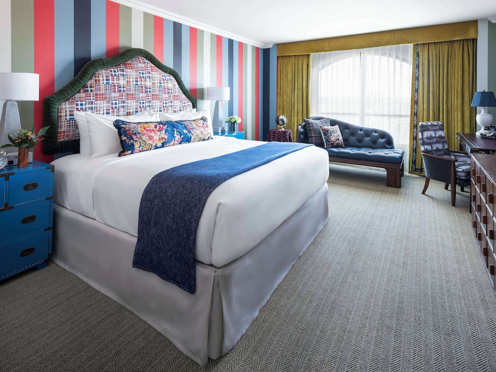 Family Room, 1 King Bed