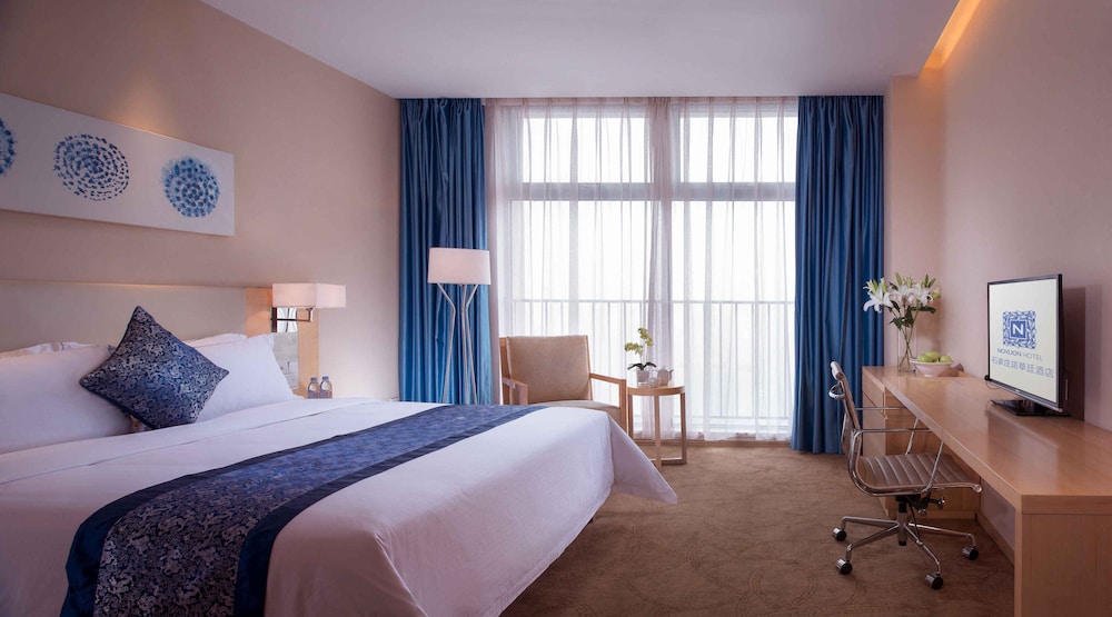 Deluxe King Room photo 3