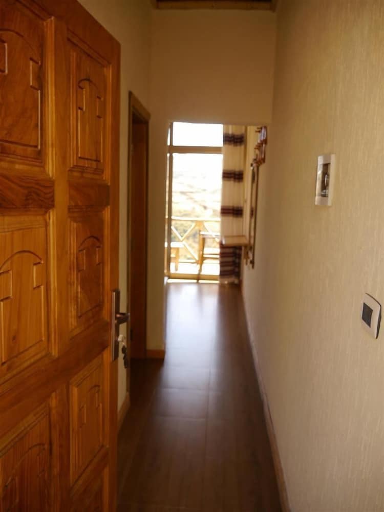 Traditional Double Room, 1 Queen Bed, Balcony, Mountain View photo 3