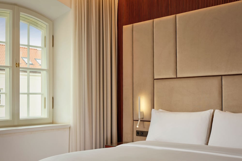 Room, 1 King Bed photo 1