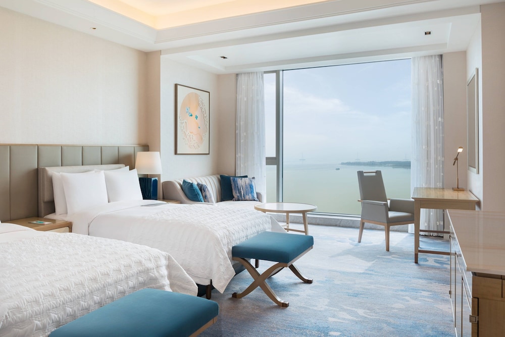 Club Room, 1 Double Bed, Lake View