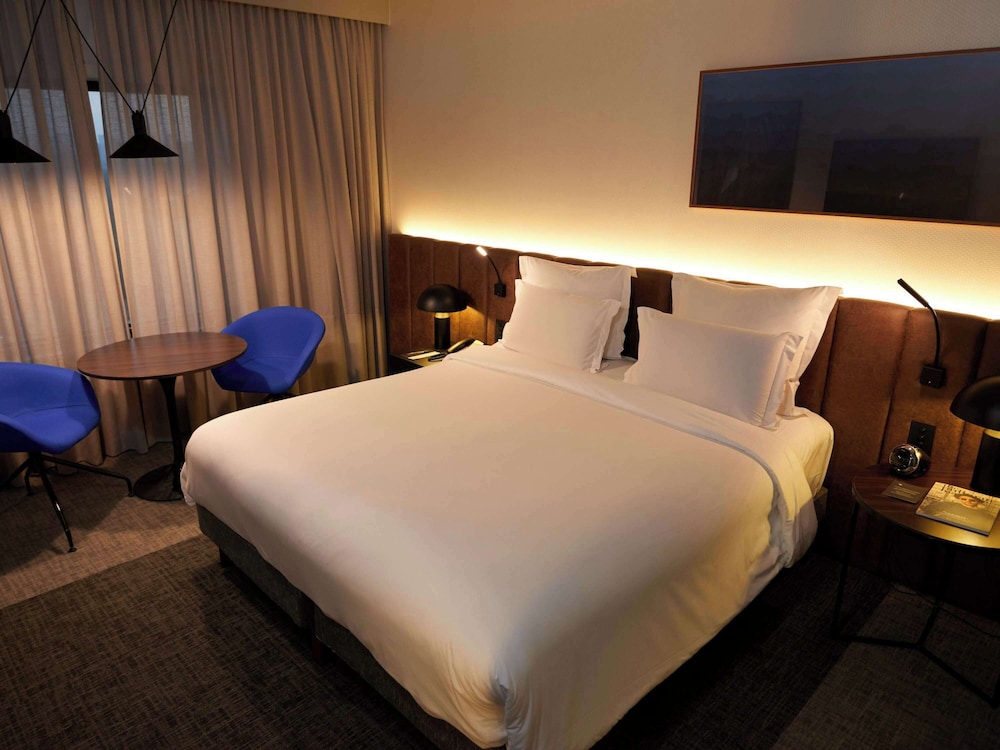 Deluxe Room, 1 Queen Bed, City View (Premium)
