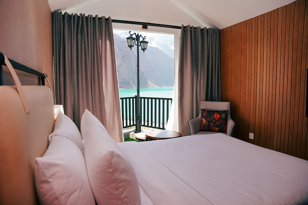 Deluxe Room, Balcony, Lake View