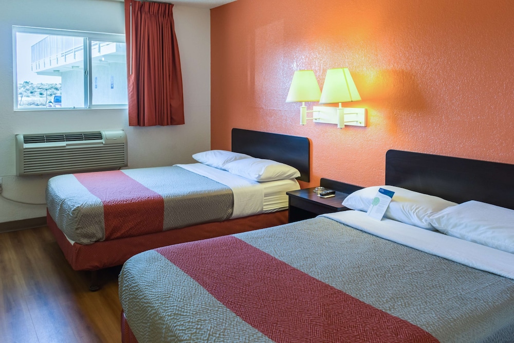 Standard Room, 2 Double Beds, Non Smoking photo 3