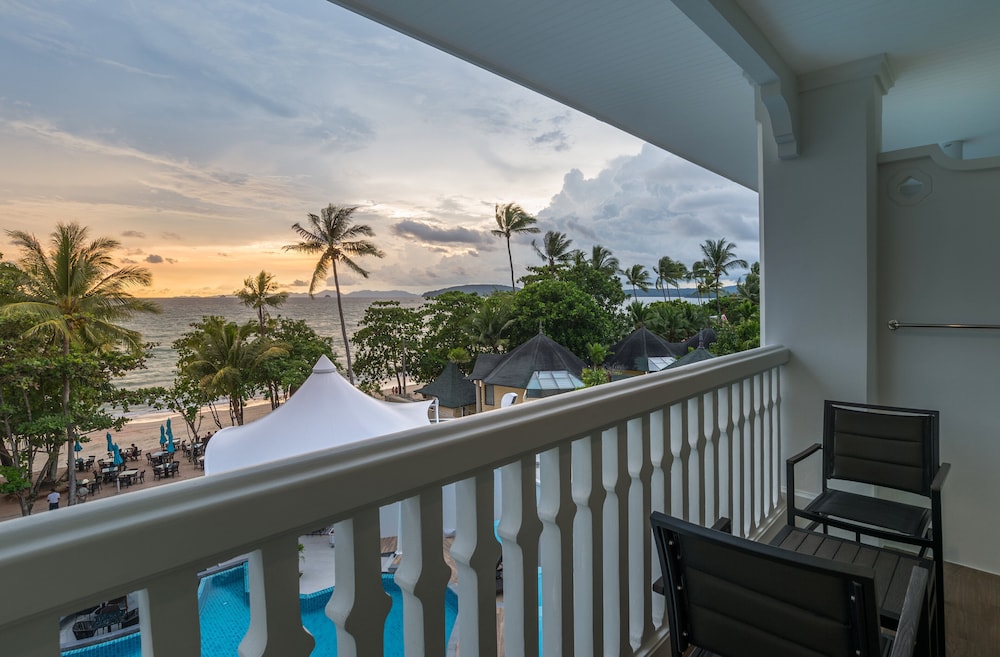 Deluxe Room, 1 King Bed, Ocean View photo 2