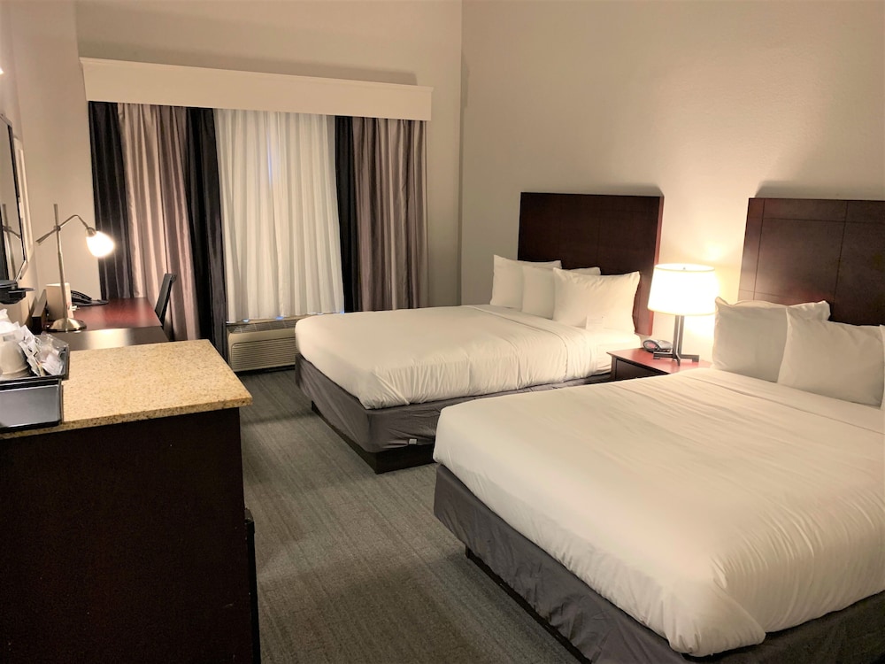 Suite, Multiple Beds, Non Smoking - Photo 2