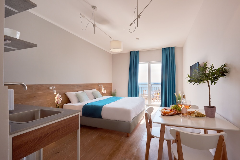 Deluxe Double Room, Sea View - Photo 1