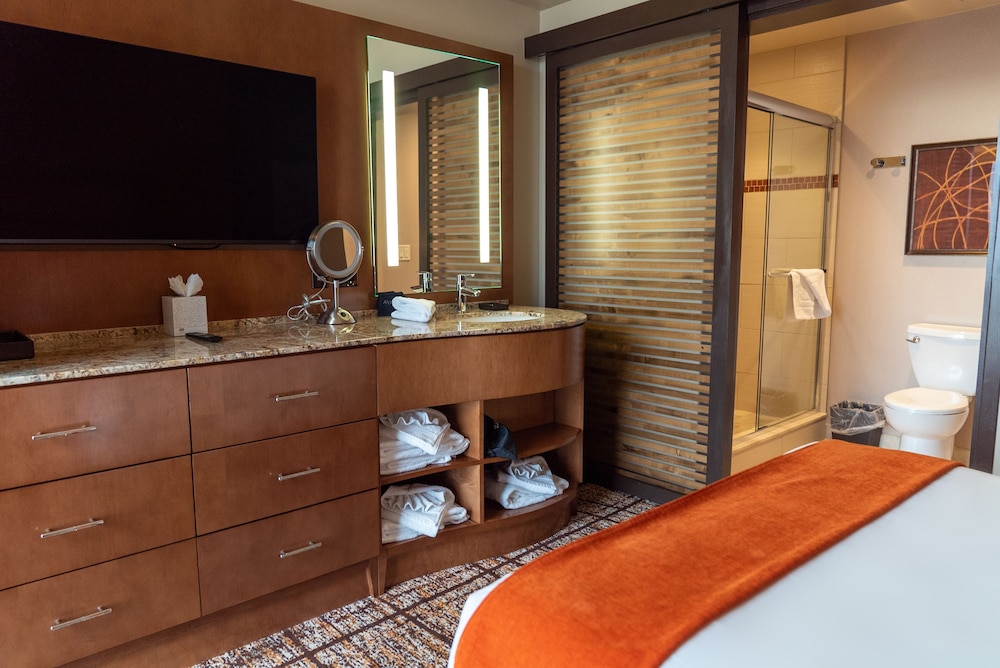 Suite, 2 Double Beds (Luxury Double Suite - Non Smoking) photo 1