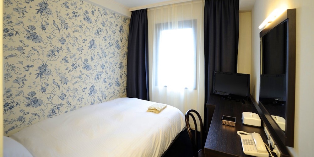 Single Room, Non Smoking - Photo 13