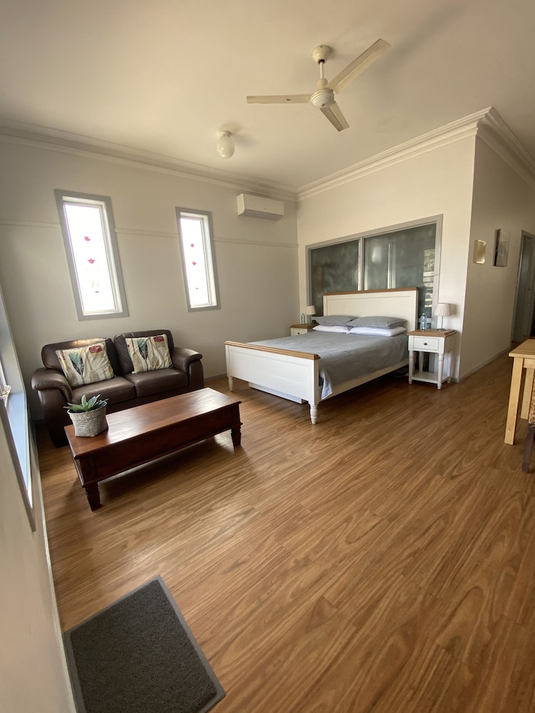 Villa 1 photo 1