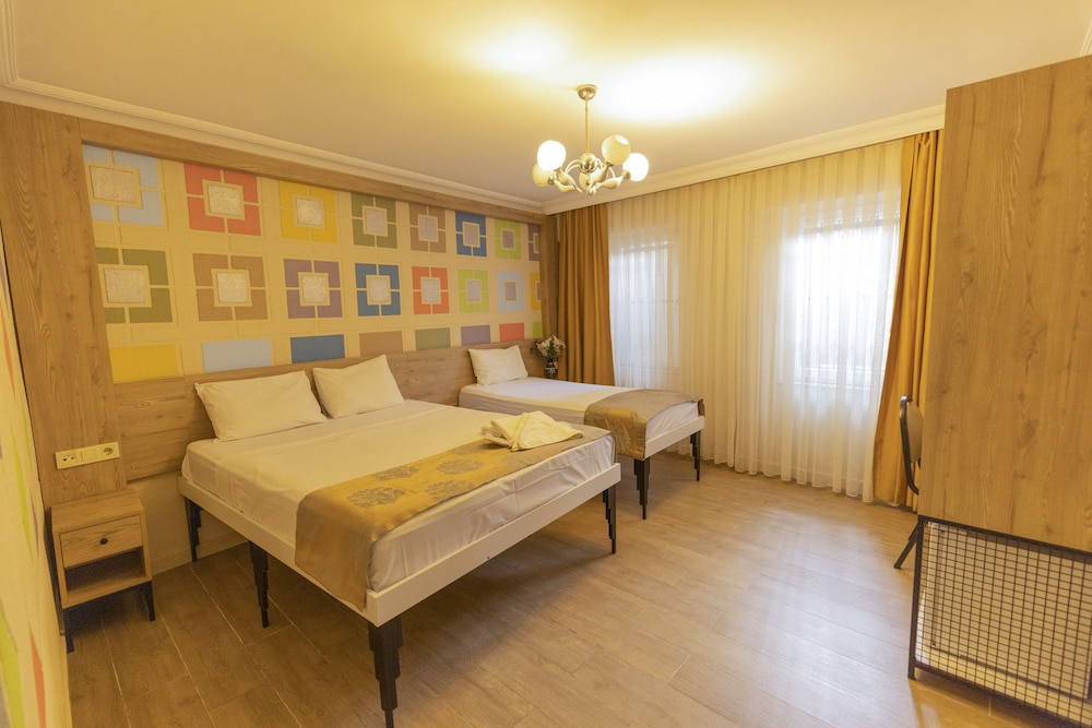 Economy Triple Room photo 1