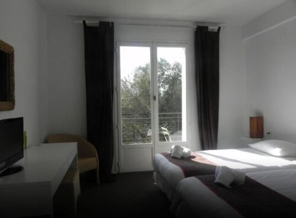 Twin Room - Photo 5