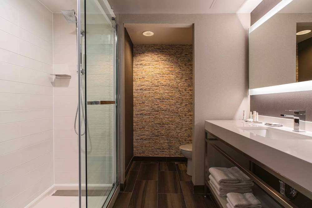Room, 2 Queen Beds, Harbor View (Mobility Accessible, Roll-In Shower) - Photo 7