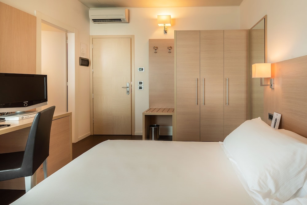 Comfort Room photo 2