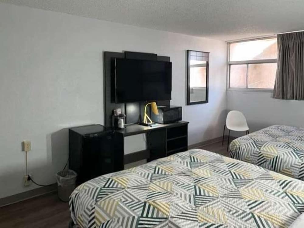 Deluxe Room, 2 Queen Beds, Non Smoking - Photo 3