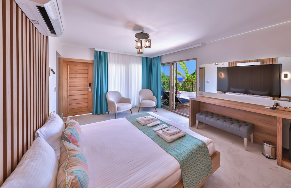Honeymoon Suite, Sea View