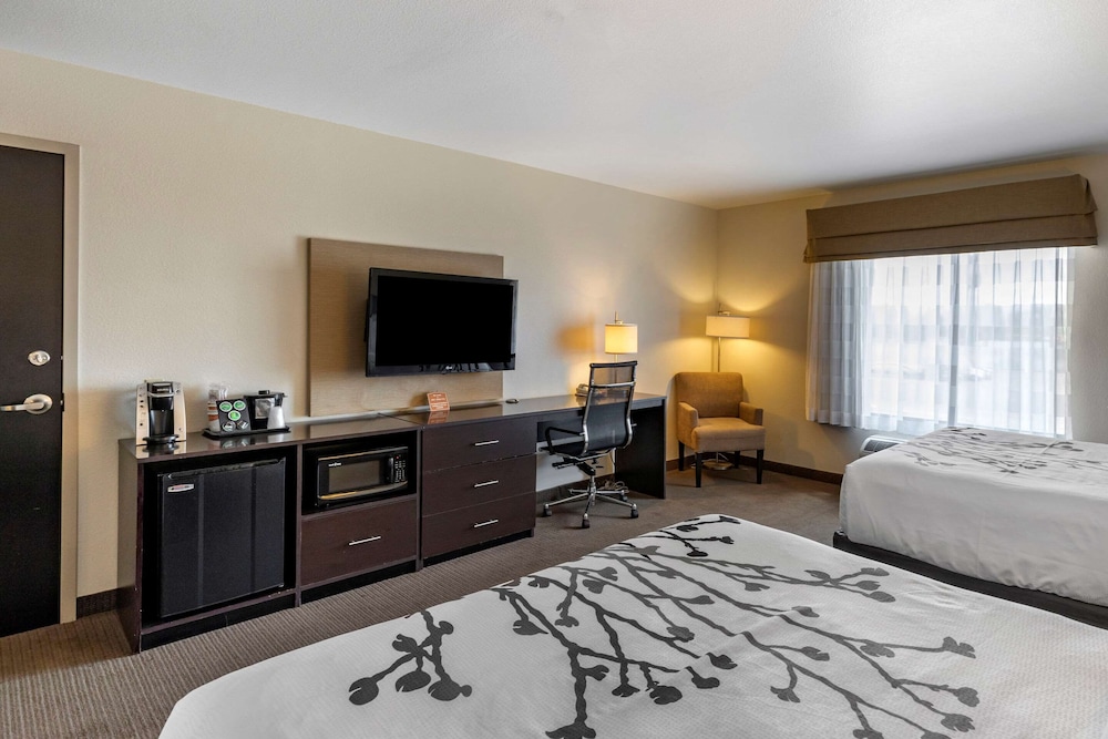 Standard Room, 2 Queen Beds - Photo 1
