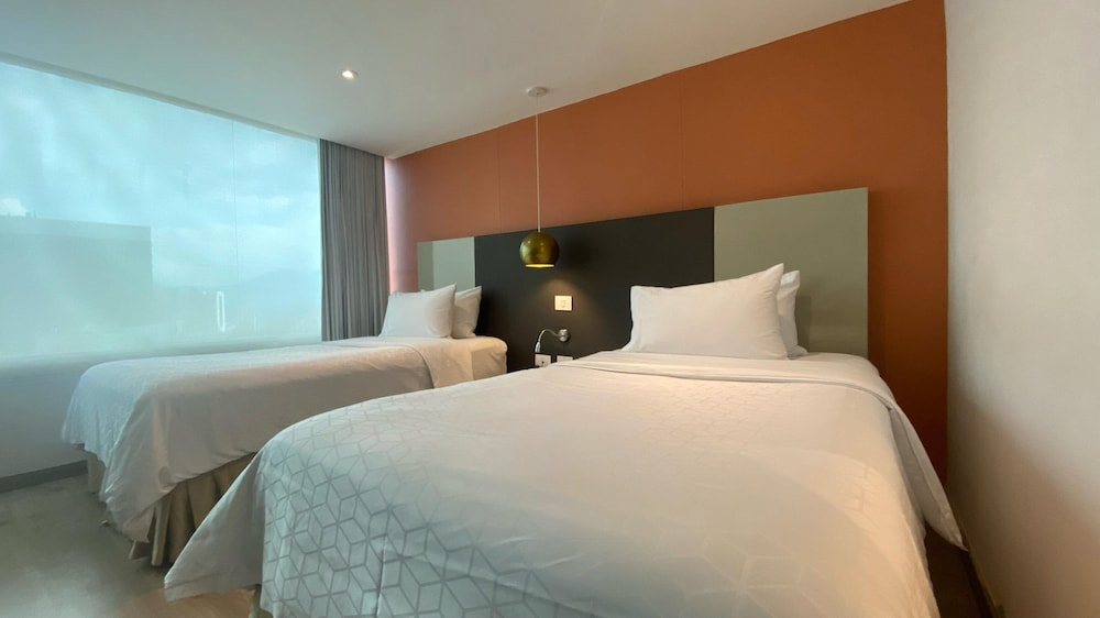 Suite, 2 Twin Beds - Photo 3